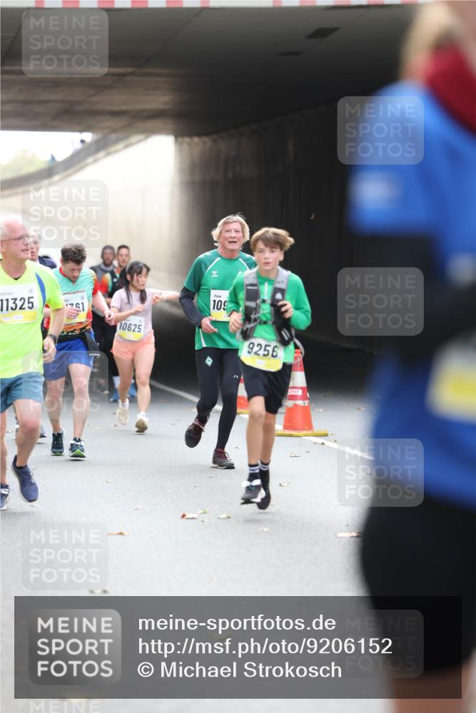05.10.2025 - 20. swb-Marathon Bremen Michael Strokosch http://msf.ph/oto/9206152 05.10.2025 10:46:38 Laufen 1325, 761, 10625, 109, 9256 meine-sportfotos.de
