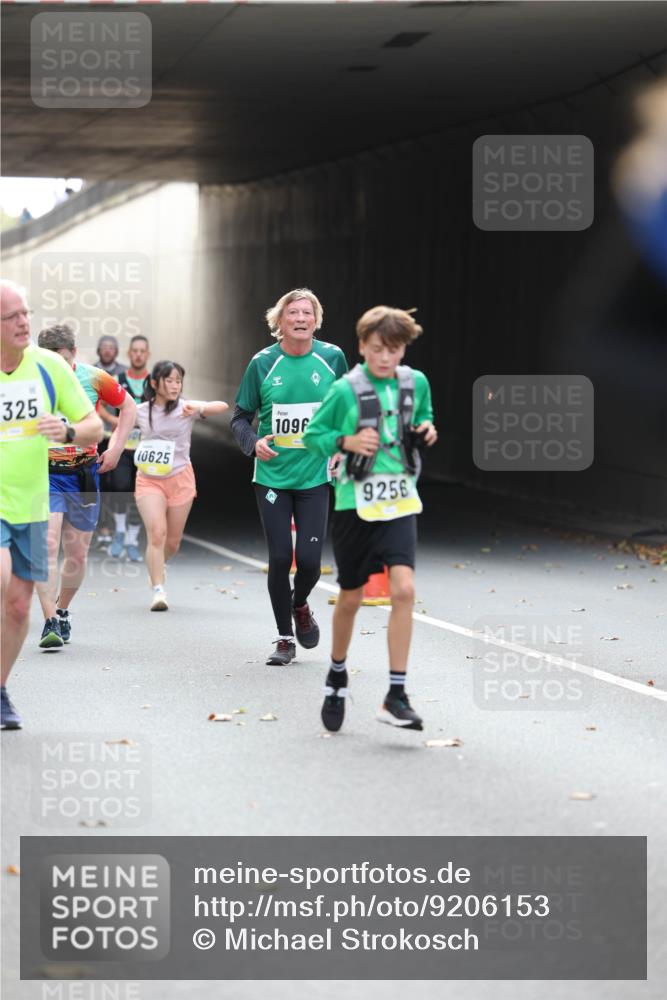 05.10.2025 - 20. swb-Marathon Bremen Michael Strokosch http://msf.ph/oto/9206153 05.10.2025 10:46:39 Laufen 325, 10625, 1096, 9256 meine-sportfotos.de