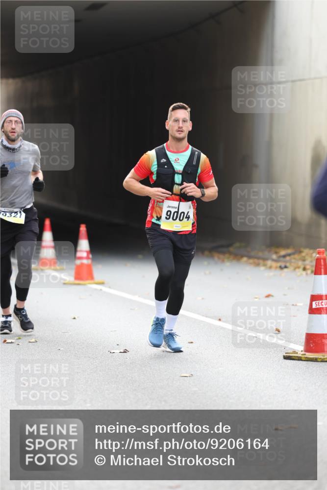 05.10.2025 - 20. swb-Marathon Bremen Michael Strokosch http://msf.ph/oto/9206164 05.10.2025 10:46:44 Laufen 032, 9004 meine-sportfotos.de