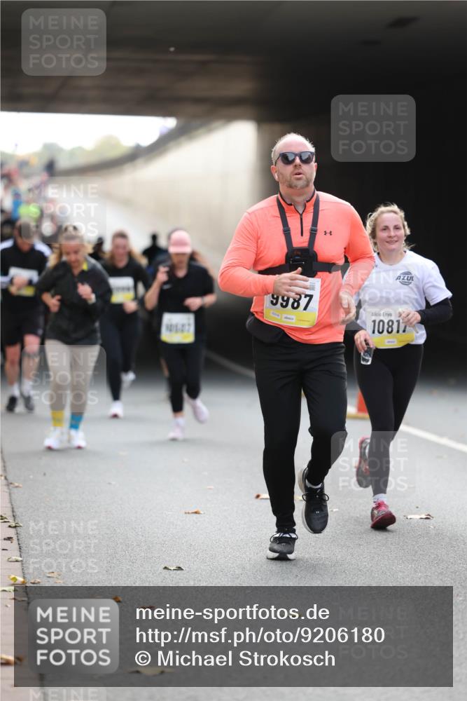 05.10.2025 - 20. swb-Marathon Bremen Michael Strokosch http://msf.ph/oto/9206180 05.10.2025 10:46:50 Laufen 9987, 16, 10817 meine-sportfotos.de