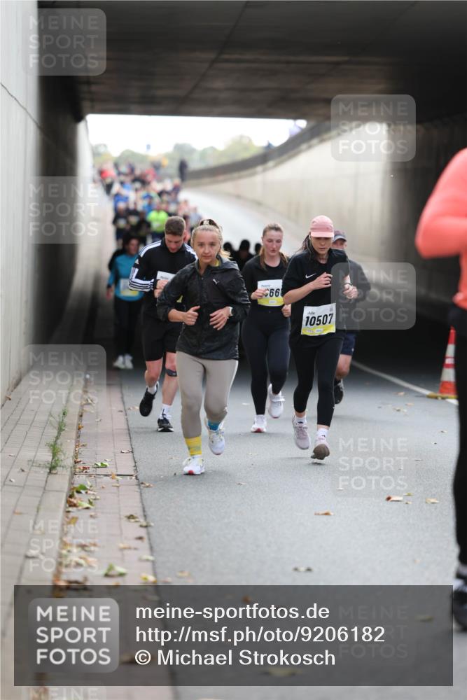 05.10.2025 - 20. swb-Marathon Bremen Michael Strokosch http://msf.ph/oto/9206182 05.10.2025 10:46:51 Laufen 66, 10507 meine-sportfotos.de