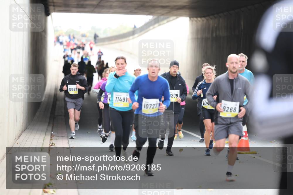 05.10.2025 - 20. swb-Marathon Bremen Michael Strokosch http://msf.ph/oto/9206185 05.10.2025 10:46:57 Laufen 10581, 68, 711491, 10727, 209, 104, 9268 meine-sportfotos.de