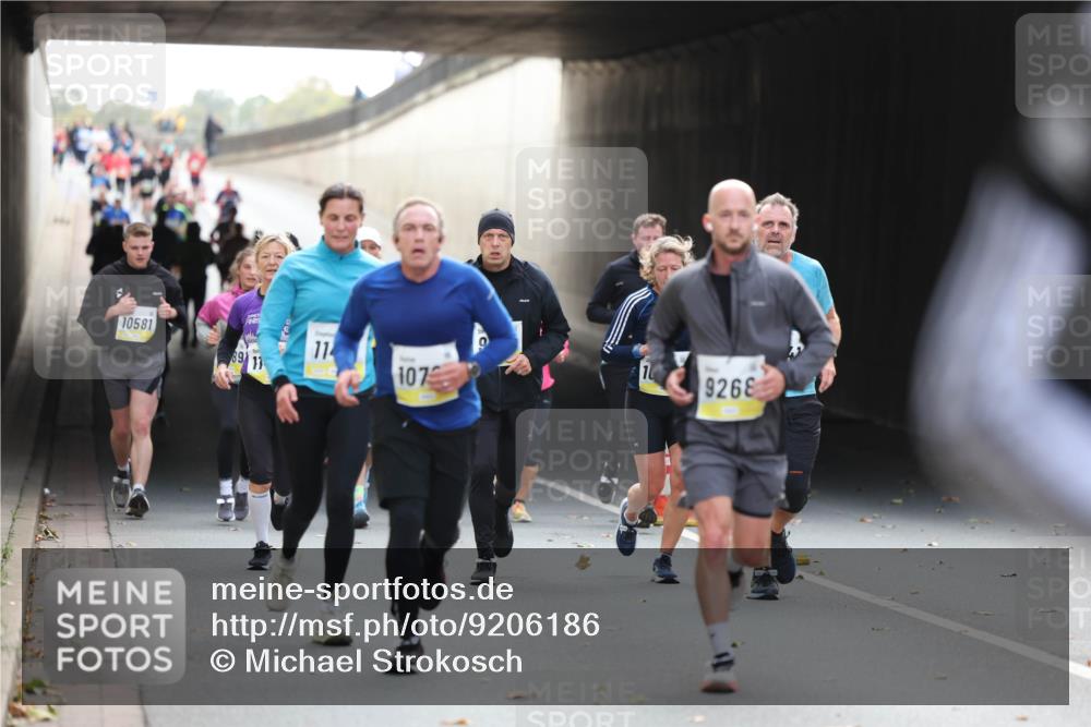05.10.2025 - 20. swb-Marathon Bremen Michael Strokosch http://msf.ph/oto/9206186 05.10.2025 10:46:57 Laufen 10581, 89, 11, 11, 107, 9268 meine-sportfotos.de