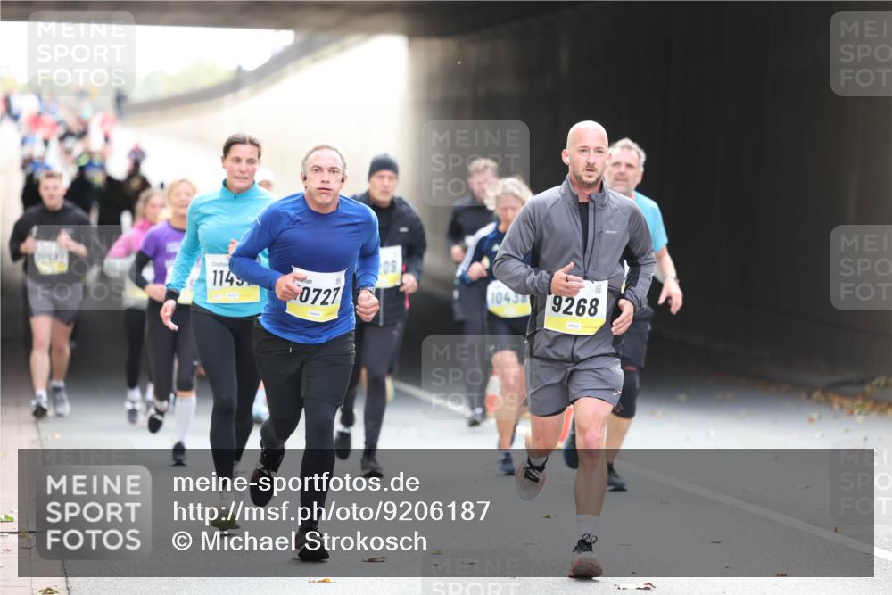 05.10.2025 - 20. swb-Marathon Bremen Michael Strokosch http://msf.ph/oto/9206187 05.10.2025 10:46:58 Laufen 1145, 0727, 109, 10439268 meine-sportfotos.de