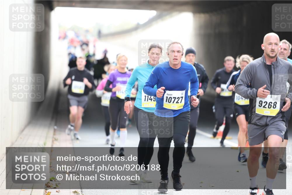 05.10.2025 - 20. swb-Marathon Bremen Michael Strokosch http://msf.ph/oto/9206188 05.10.2025 10:46:58 Laufen 1149, 10727, 104, 9268 meine-sportfotos.de
