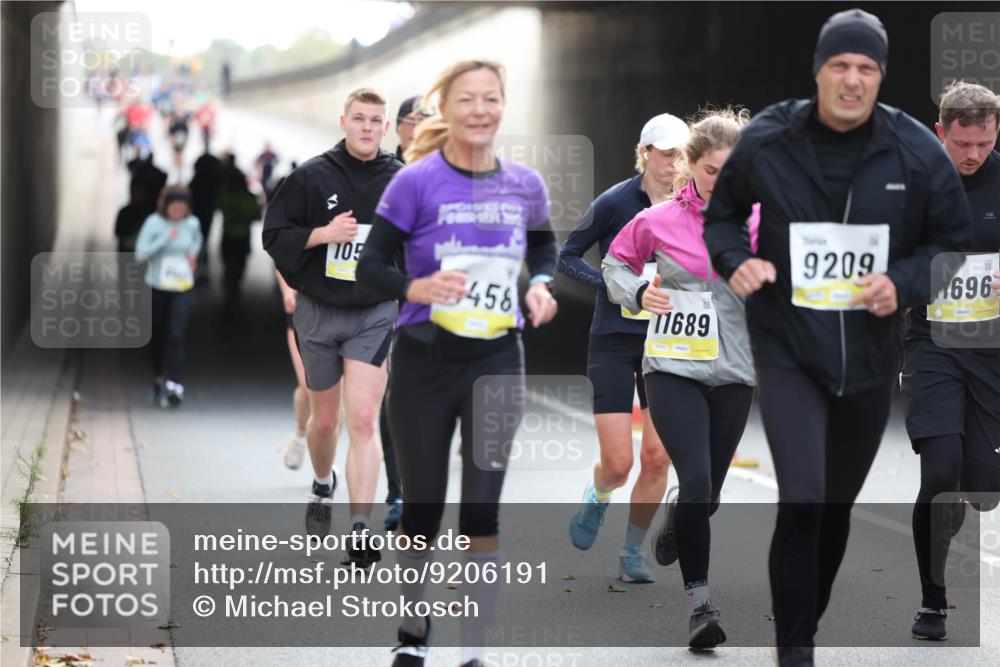 05.10.2025 - 20. swb-Marathon Bremen Michael Strokosch http://msf.ph/oto/9206191 05.10.2025 10:47:02 Laufen 105, 5458, 9209, 696, 11689 meine-sportfotos.de