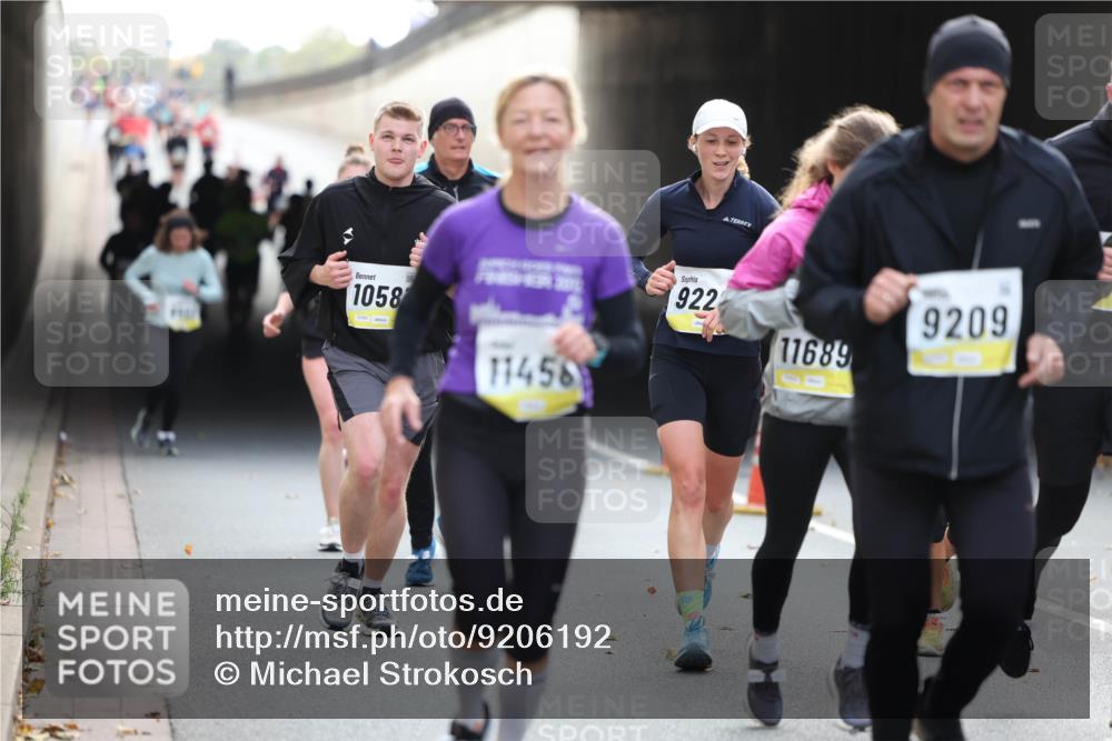 05.10.2025 - 20. swb-Marathon Bremen Michael Strokosch http://msf.ph/oto/9206192 05.10.2025 10:47:02 Laufen 1058, 11458, 922, 9209, 11689 meine-sportfotos.de