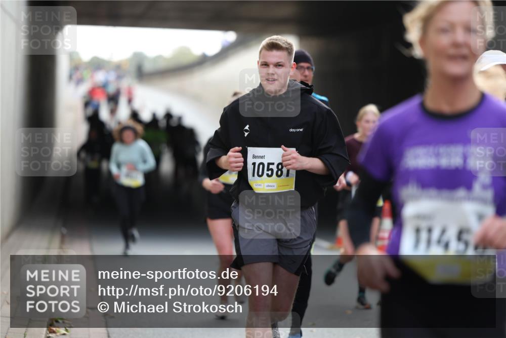 05.10.2025 - 20. swb-Marathon Bremen Michael Strokosch http://msf.ph/oto/9206194 05.10.2025 10:47:04 Laufen 1058, 02585, 1145 meine-sportfotos.de