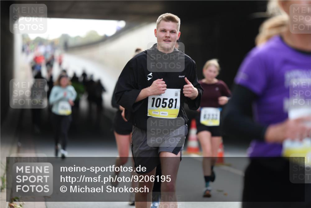 05.10.2025 - 20. swb-Marathon Bremen Michael Strokosch http://msf.ph/oto/9206195 05.10.2025 10:47:04 Laufen 10581, 02585, 4232 meine-sportfotos.de