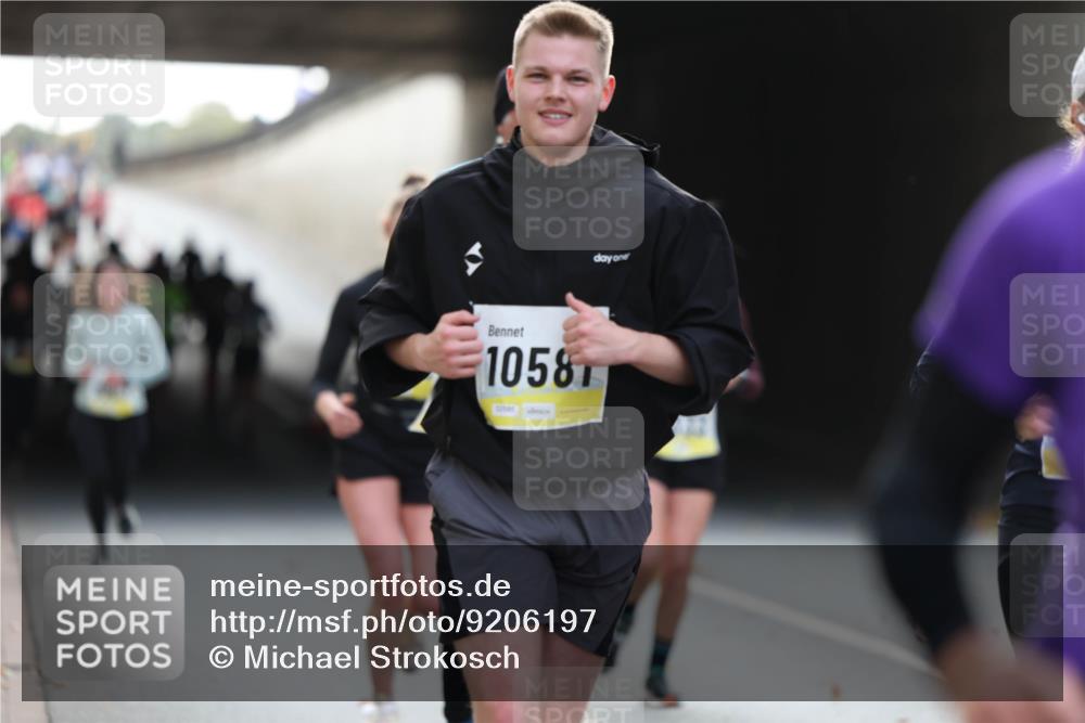 05.10.2025 - 20. swb-Marathon Bremen Michael Strokosch http://msf.ph/oto/9206197 05.10.2025 10:47:04 Laufen 1058 meine-sportfotos.de