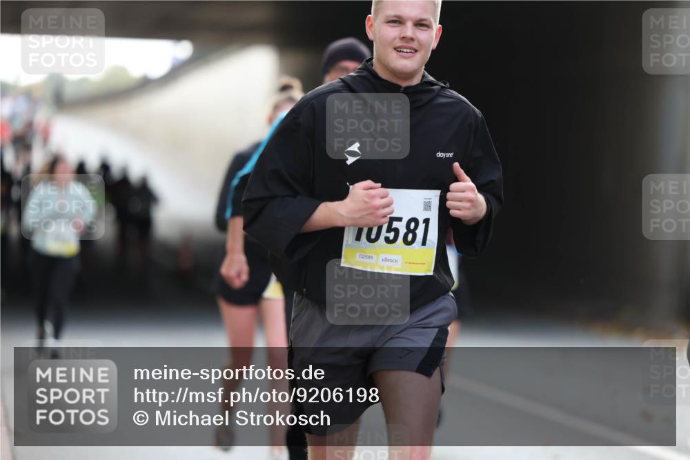 05.10.2025 - 20. swb-Marathon Bremen Michael Strokosch http://msf.ph/oto/9206198 05.10.2025 10:47:05 Laufen 10581, 02585 meine-sportfotos.de