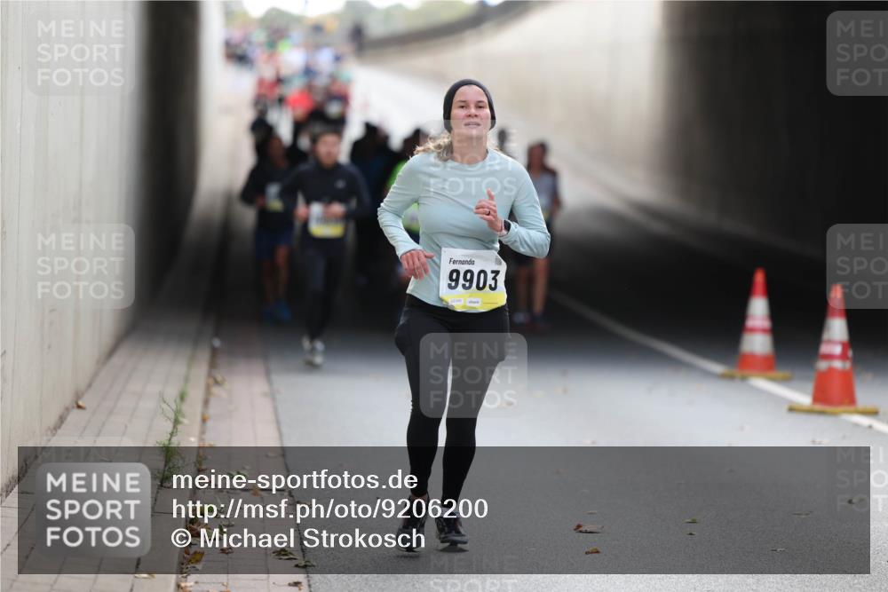 05.10.2025 - 20. swb-Marathon Bremen Michael Strokosch http://msf.ph/oto/9206200 05.10.2025 10:47:08 Laufen 9903 meine-sportfotos.de
