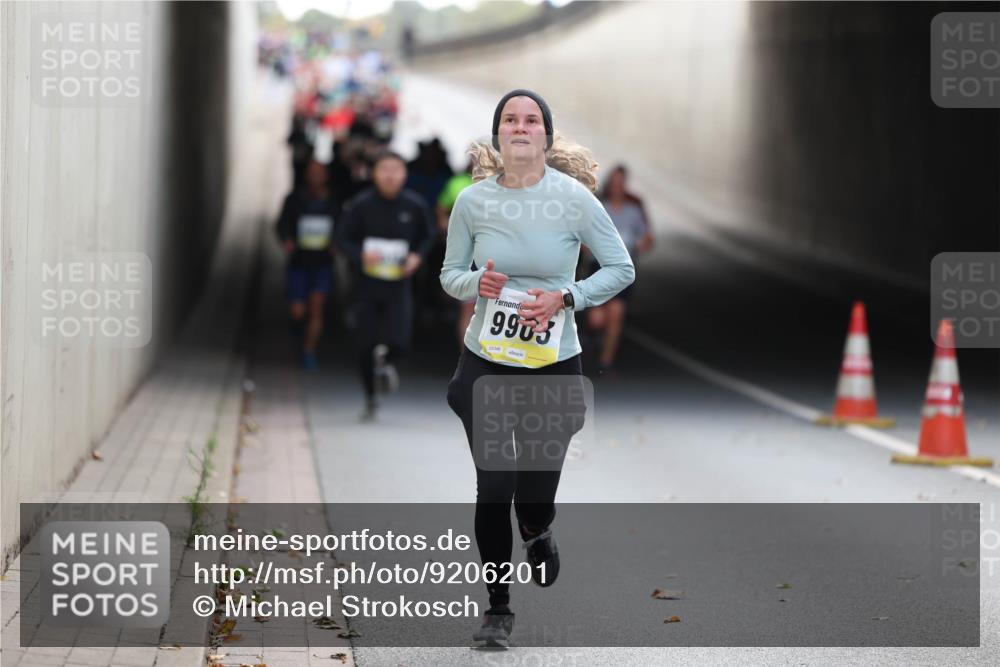05.10.2025 - 20. swb-Marathon Bremen Michael Strokosch http://msf.ph/oto/9206201 05.10.2025 10:47:08 Laufen 9903, 02346 meine-sportfotos.de