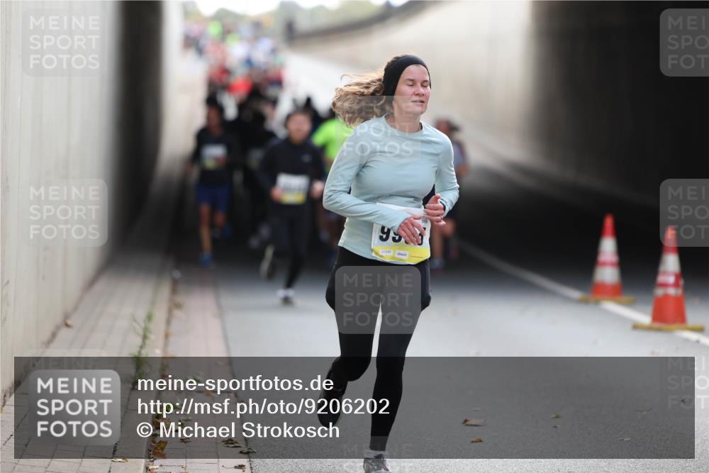 05.10.2025 - 20. swb-Marathon Bremen Michael Strokosch http://msf.ph/oto/9206202 05.10.2025 10:47:08 Laufen 02346 meine-sportfotos.de