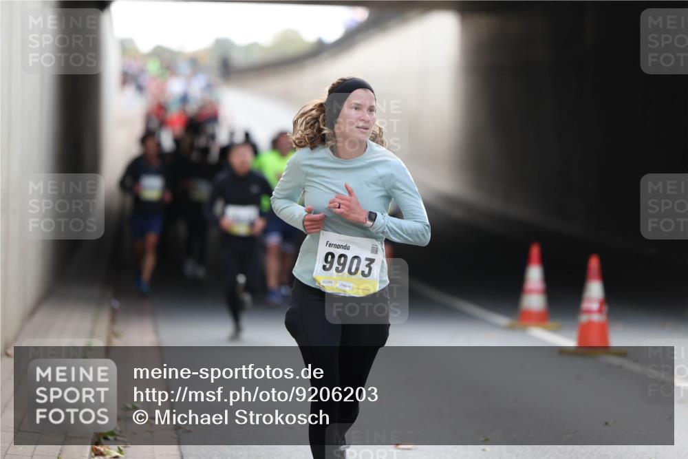 05.10.2025 - 20. swb-Marathon Bremen Michael Strokosch http://msf.ph/oto/9206203 05.10.2025 10:47:08 Laufen 9903, 02346 meine-sportfotos.de