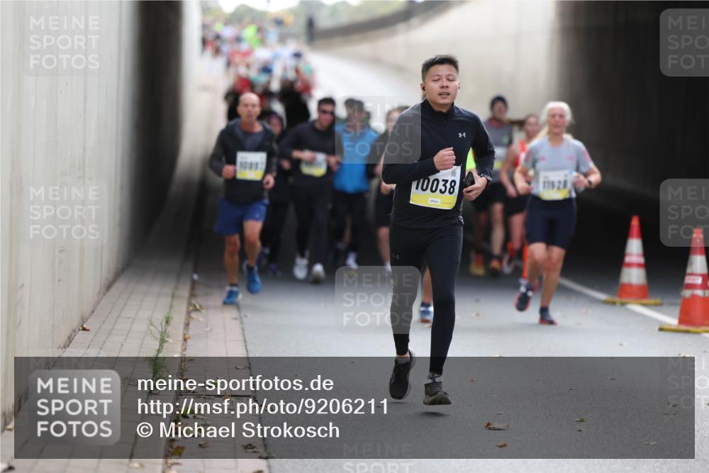 05.10.2025 - 20. swb-Marathon Bremen Michael Strokosch http://msf.ph/oto/9206211 05.10.2025 10:47:11 Laufen 10038, 3 meine-sportfotos.de