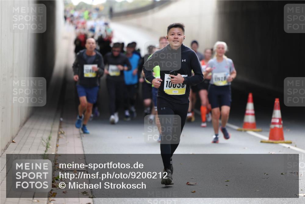 05.10.2025 - 20. swb-Marathon Bremen Michael Strokosch http://msf.ph/oto/9206212 05.10.2025 10:47:12 Laufen 10050 meine-sportfotos.de