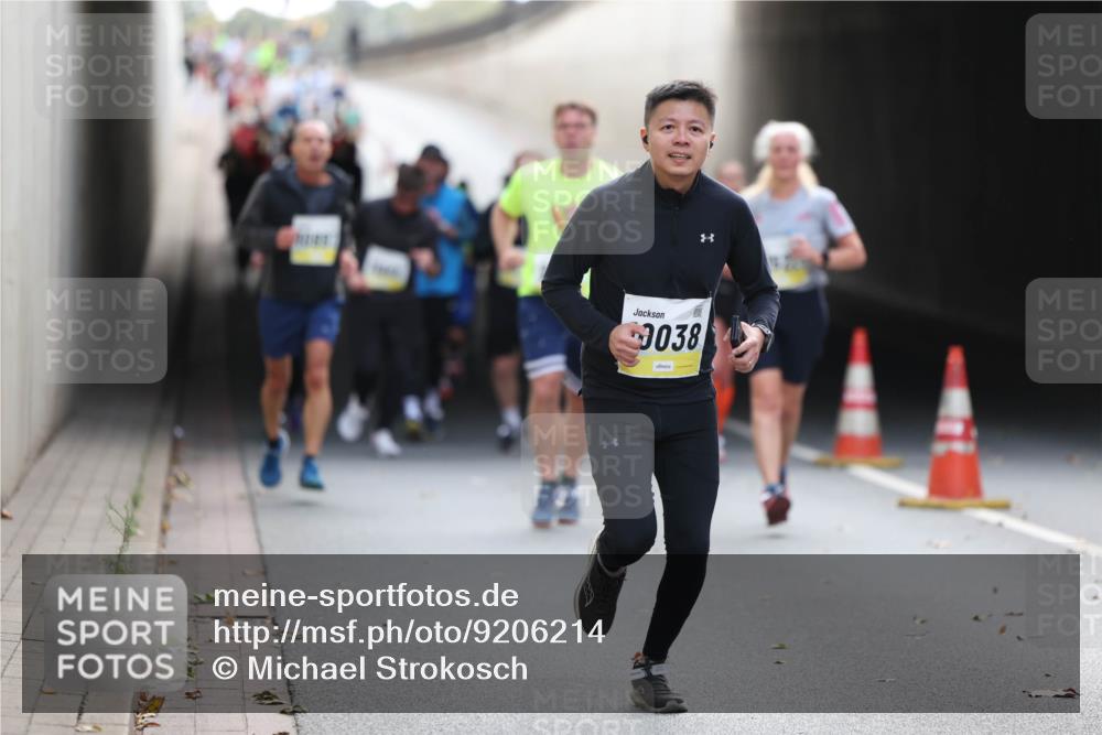 05.10.2025 - 20. swb-Marathon Bremen Michael Strokosch http://msf.ph/oto/9206214 05.10.2025 10:47:12 Laufen 0038 meine-sportfotos.de