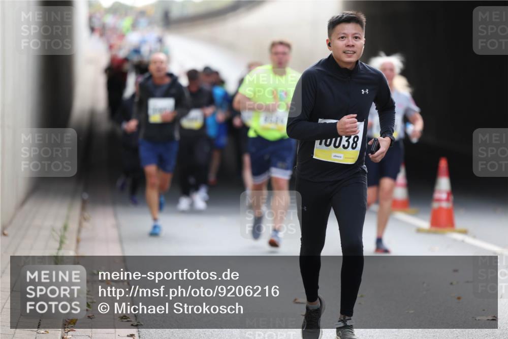 05.10.2025 - 20. swb-Marathon Bremen Michael Strokosch http://msf.ph/oto/9206216 05.10.2025 10:47:13 Laufen 0038 meine-sportfotos.de