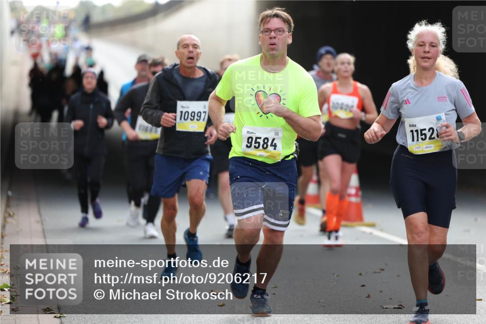 05.10.2025 - 20. swb-Marathon Bremen Michael Strokosch http://msf.ph/oto/9206217 05.10.2025 10:47:15 Laufen 10997, 9584, 10800, 11528 meine-sportfotos.de