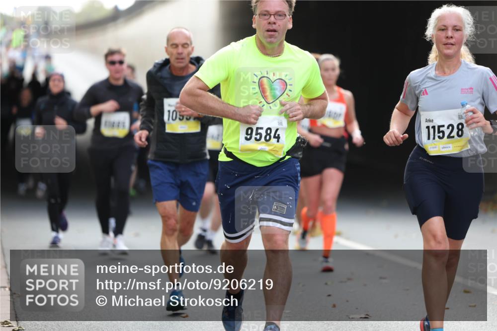 05.10.2025 - 20. swb-Marathon Bremen Michael Strokosch http://msf.ph/oto/9206219 05.10.2025 10:47:16 Laufen 1055, 9584, 11528, 01886 meine-sportfotos.de