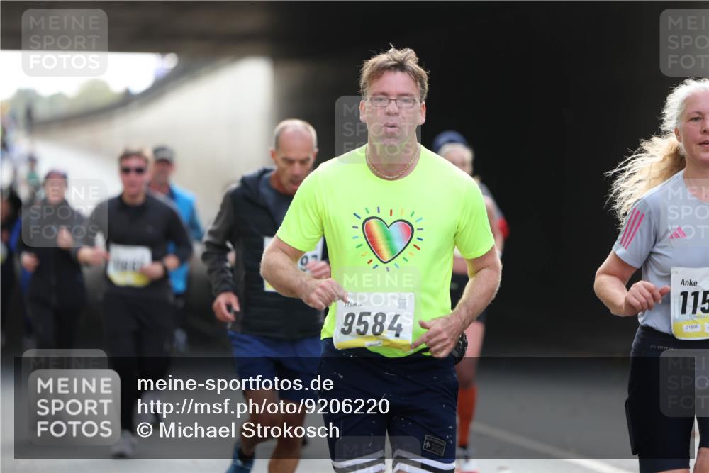 05.10.2025 - 20. swb-Marathon Bremen Michael Strokosch http://msf.ph/oto/9206220 05.10.2025 10:47:16 Laufen 9584, 115, 01886 meine-sportfotos.de