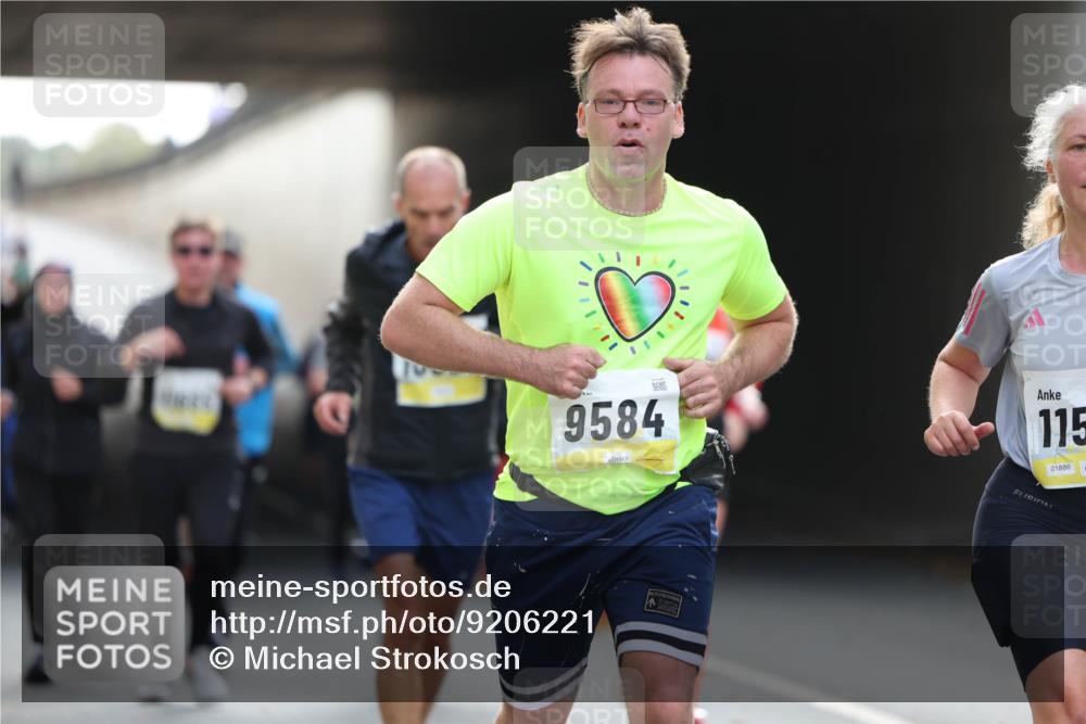 05.10.2025 - 20. swb-Marathon Bremen Michael Strokosch http://msf.ph/oto/9206221 05.10.2025 10:47:16 Laufen 9584, 115, 01886 meine-sportfotos.de