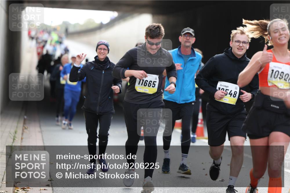 05.10.2025 - 20. swb-Marathon Bremen Michael Strokosch http://msf.ph/oto/9206225 05.10.2025 10:47:19 Laufen 11665, 1548, 1090 meine-sportfotos.de