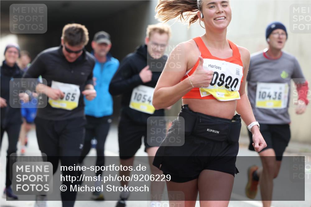 05.10.2025 - 20. swb-Marathon Bremen Michael Strokosch http://msf.ph/oto/9206229 05.10.2025 10:47:20 Laufen 2865, 1054, 0820, 10436 meine-sportfotos.de