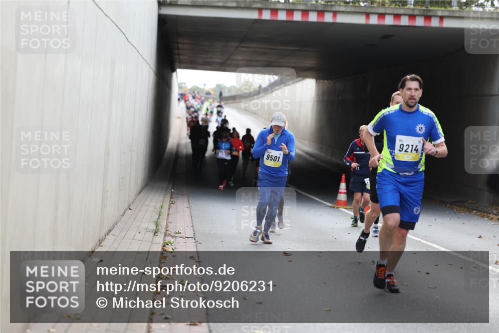 05.10.2025 - 20. swb-Marathon Bremen Michael Strokosch http://msf.ph/oto/9206231 05.10.2025 10:47:22 Laufen 9501, 9214 meine-sportfotos.de