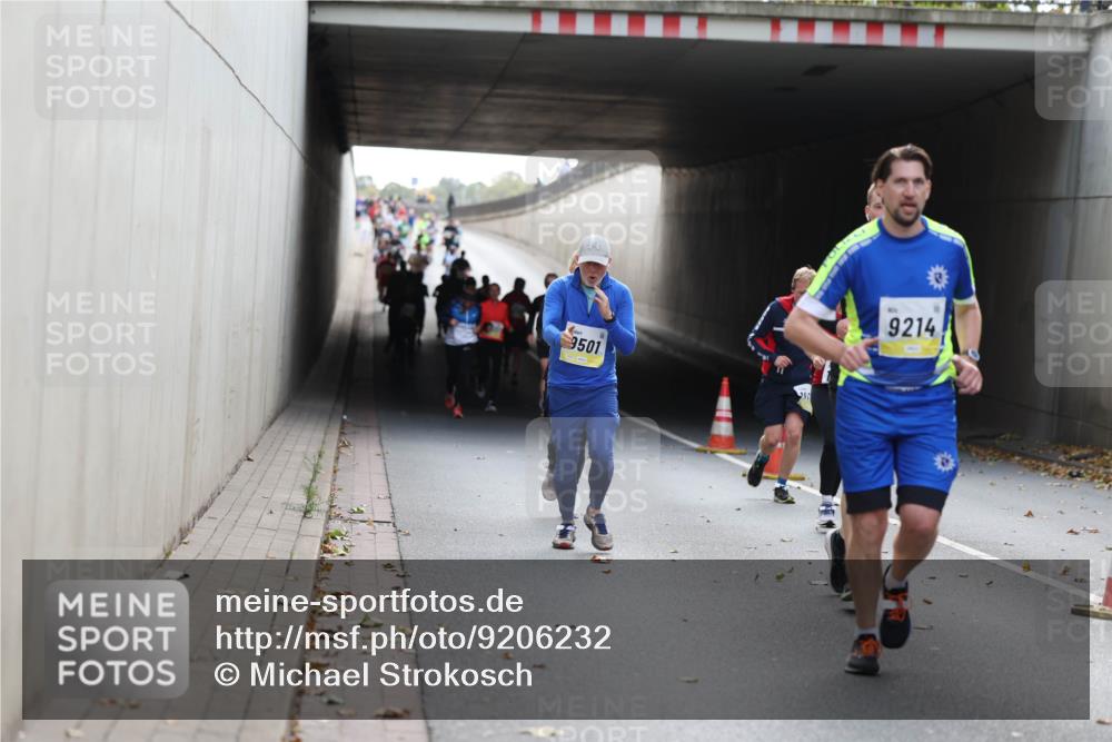 05.10.2025 - 20. swb-Marathon Bremen Michael Strokosch http://msf.ph/oto/9206232 05.10.2025 10:47:23 Laufen 9214, 9501 meine-sportfotos.de