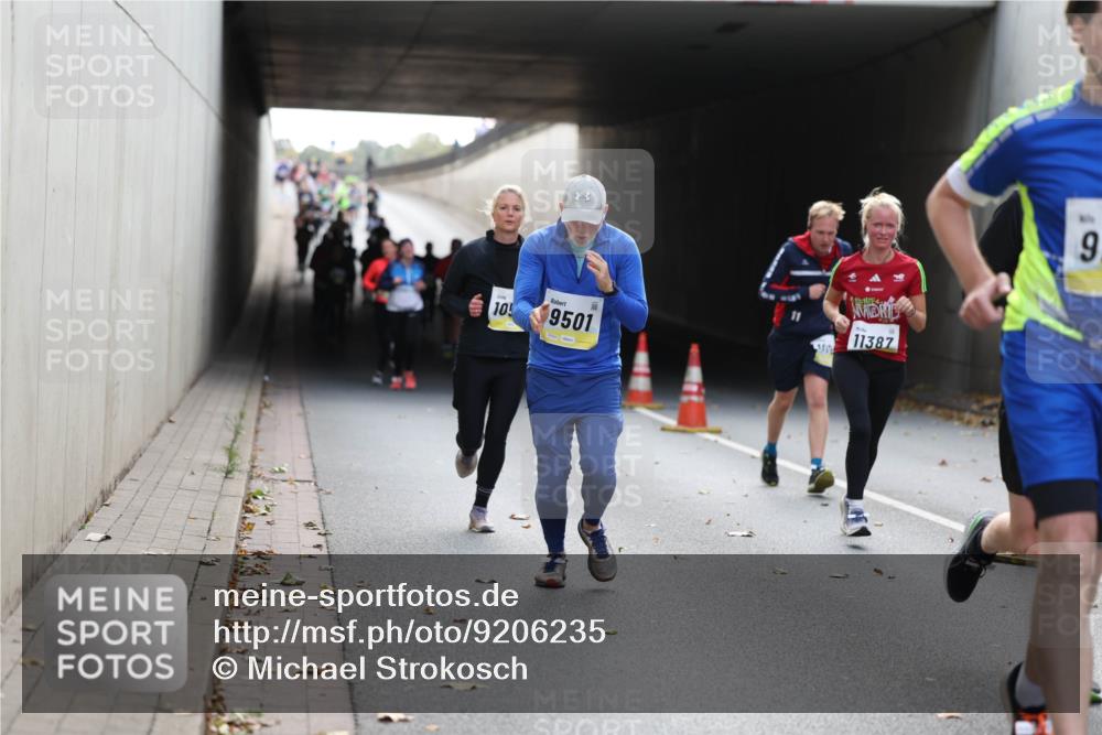 05.10.2025 - 20. swb-Marathon Bremen Michael Strokosch http://msf.ph/oto/9206235 05.10.2025 10:47:24 Laufen 10, 9501, 102, 11387, 9 meine-sportfotos.de
