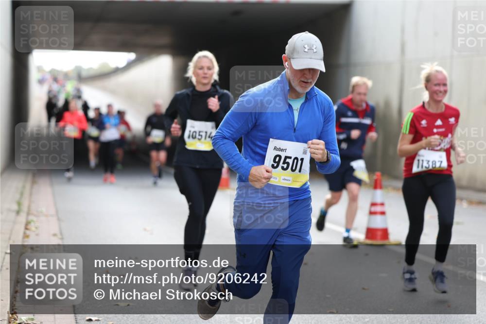 05.10.2025 - 20. swb-Marathon Bremen Michael Strokosch http://msf.ph/oto/9206242 05.10.2025 10:47:26 Laufen 10514, 9501, 2203, 11387 meine-sportfotos.de
