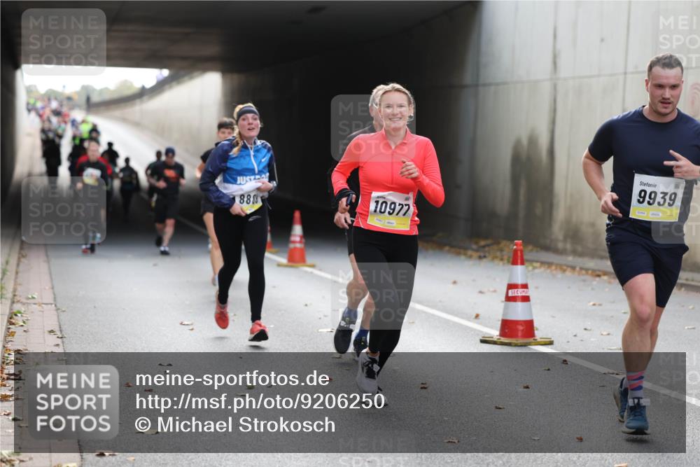 05.10.2025 - 20. swb-Marathon Bremen Michael Strokosch http://msf.ph/oto/9206250 05.10.2025 10:47:30 Laufen 888, 10977, 9939 meine-sportfotos.de