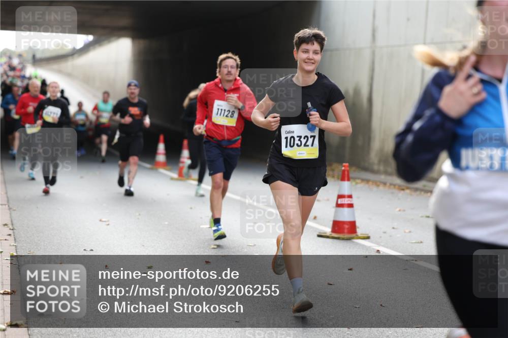 05.10.2025 - 20. swb-Marathon Bremen Michael Strokosch http://msf.ph/oto/9206255 05.10.2025 10:47:33 Laufen 11128, 10327 meine-sportfotos.de
