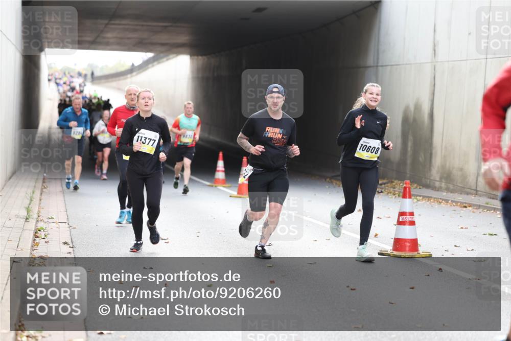 05.10.2025 - 20. swb-Marathon Bremen Michael Strokosch http://msf.ph/oto/9206260 05.10.2025 10:47:35 Laufen 928, 11377, 830, 10608 meine-sportfotos.de