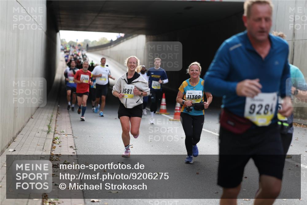 05.10.2025 - 20. swb-Marathon Bremen Michael Strokosch http://msf.ph/oto/9206275 05.10.2025 10:47:41 Laufen 11398, 9581, 11417, 11300, 928 meine-sportfotos.de