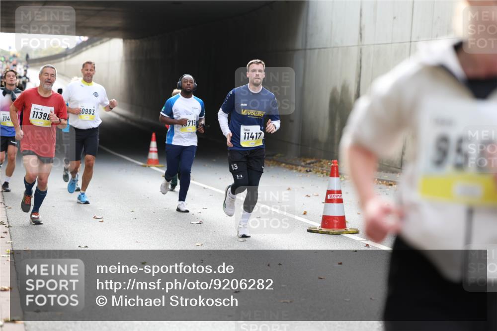 05.10.2025 - 20. swb-Marathon Bremen Michael Strokosch http://msf.ph/oto/9206282 05.10.2025 10:47:44 Laufen 114, 11398, 0993, 719, 11417, 13, 958 meine-sportfotos.de