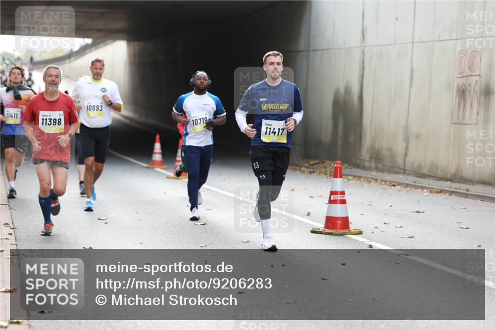 05.10.2025 - 20. swb-Marathon Bremen Michael Strokosch http://msf.ph/oto/9206283 05.10.2025 10:47:45 Laufen 11411, 11398, 10993, 10719, 11417, 13, 00 meine-sportfotos.de