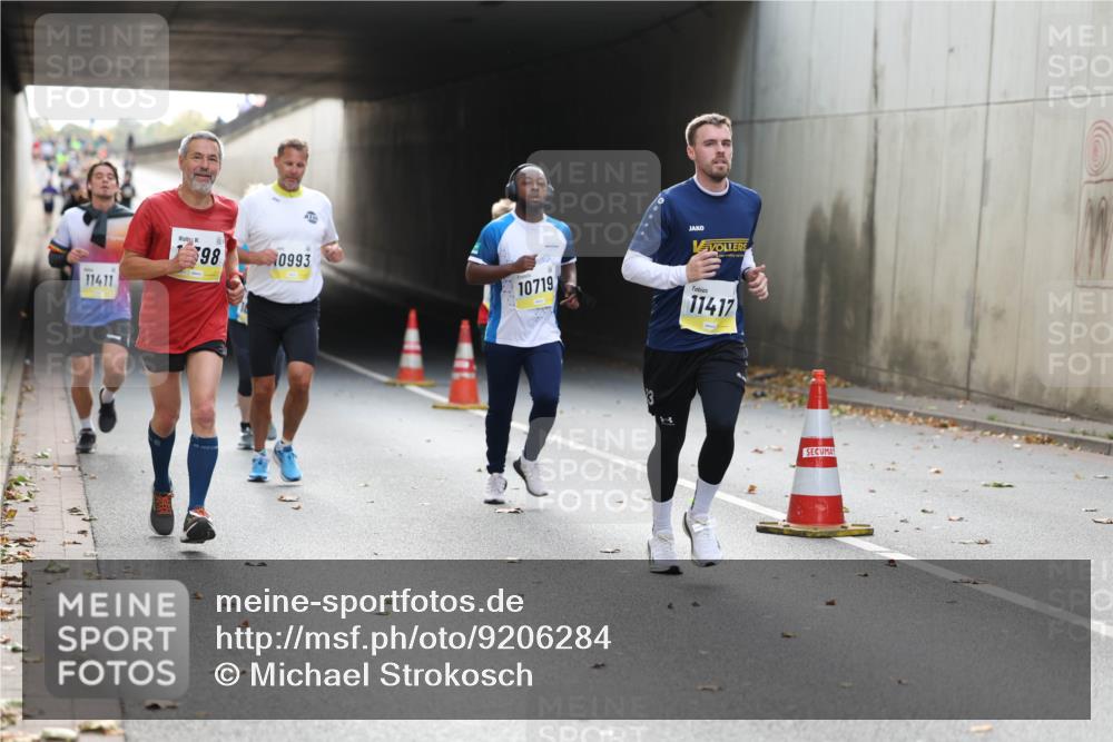 05.10.2025 - 20. swb-Marathon Bremen Michael Strokosch http://msf.ph/oto/9206284 05.10.2025 10:47:45 Laufen 11411, 98, 0993, 10719, 11417 meine-sportfotos.de