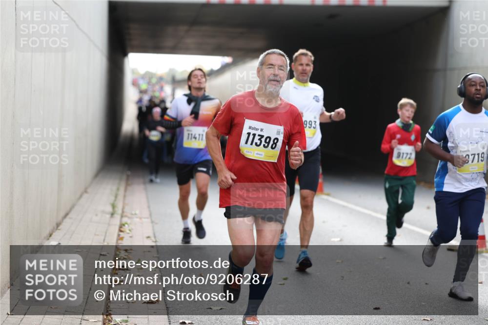 05.10.2025 - 20. swb-Marathon Bremen Michael Strokosch http://msf.ph/oto/9206287 05.10.2025 10:47:46 Laufen 11411, 11398, 02675, 993, 9172, 3719 meine-sportfotos.de