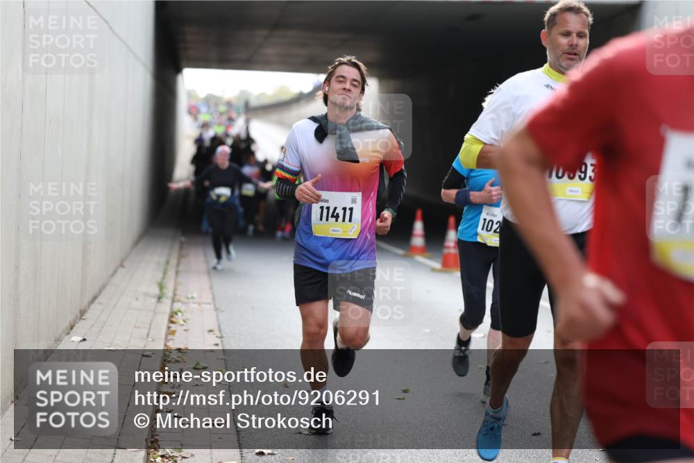 05.10.2025 - 20. swb-Marathon Bremen Michael Strokosch http://msf.ph/oto/9206291 05.10.2025 10:47:48 Laufen 11411, 102, 10593 meine-sportfotos.de