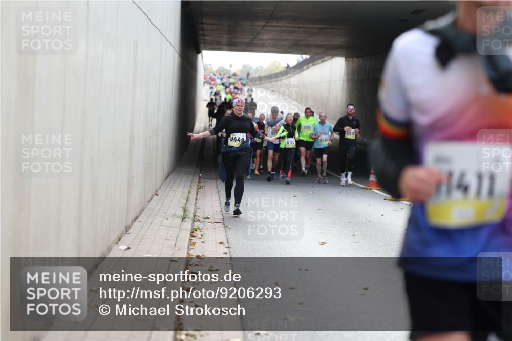 05.10.2025 - 20. swb-Marathon Bremen Michael Strokosch http://msf.ph/oto/9206293 05.10.2025 10:47:49 Laufen 9449, 11174, 11175, 10349, 11616, 1411 meine-sportfotos.de