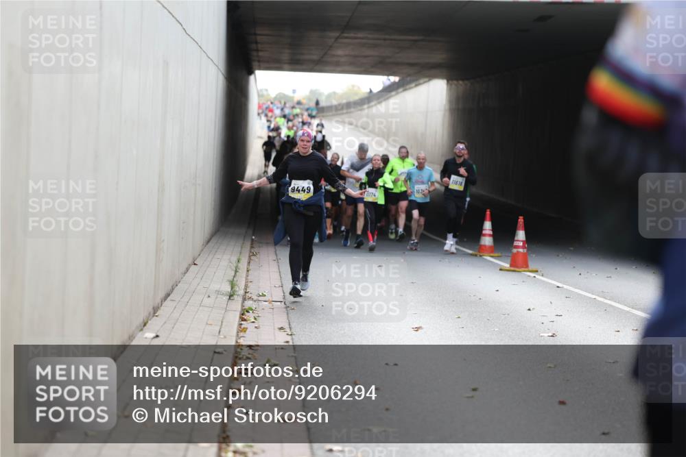 05.10.2025 - 20. swb-Marathon Bremen Michael Strokosch http://msf.ph/oto/9206294 05.10.2025 10:47:50 Laufen 11616, 103, 9449, 174 meine-sportfotos.de