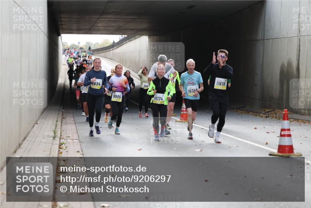 05.10.2025 - 20. swb-Marathon Bremen Michael Strokosch http://msf.ph/oto/9206297 05.10.2025 10:47:54 Laufen 9934, 9985, 9918, 11174, 10349, 11616 meine-sportfotos.de