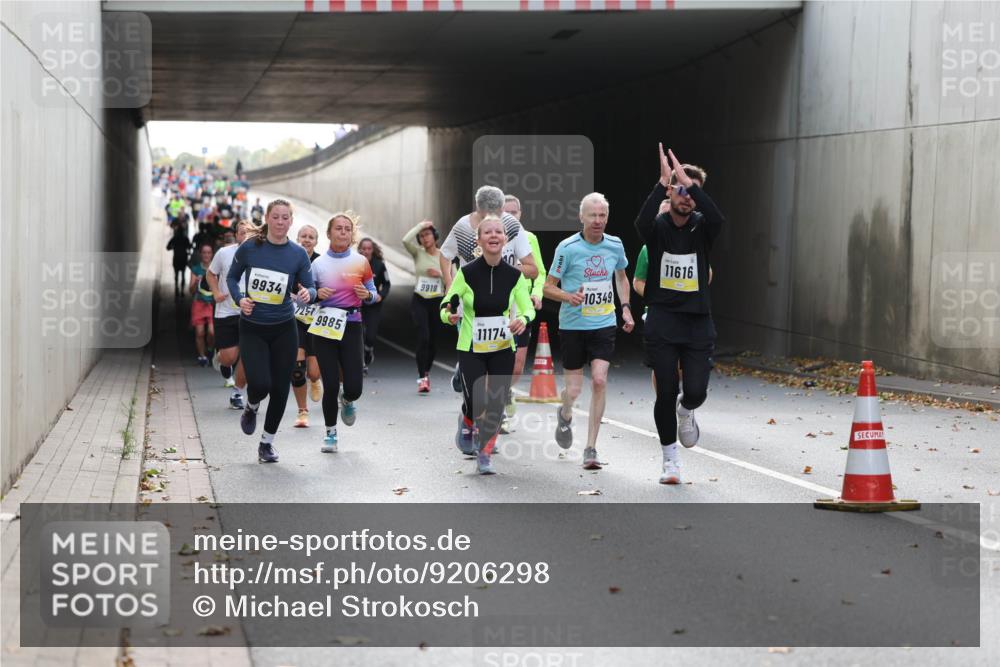 05.10.2025 - 20. swb-Marathon Bremen Michael Strokosch http://msf.ph/oto/9206298 05.10.2025 10:47:54 Laufen 9934, 7257, 9985, 9918, 11174, 10349, 11616 meine-sportfotos.de