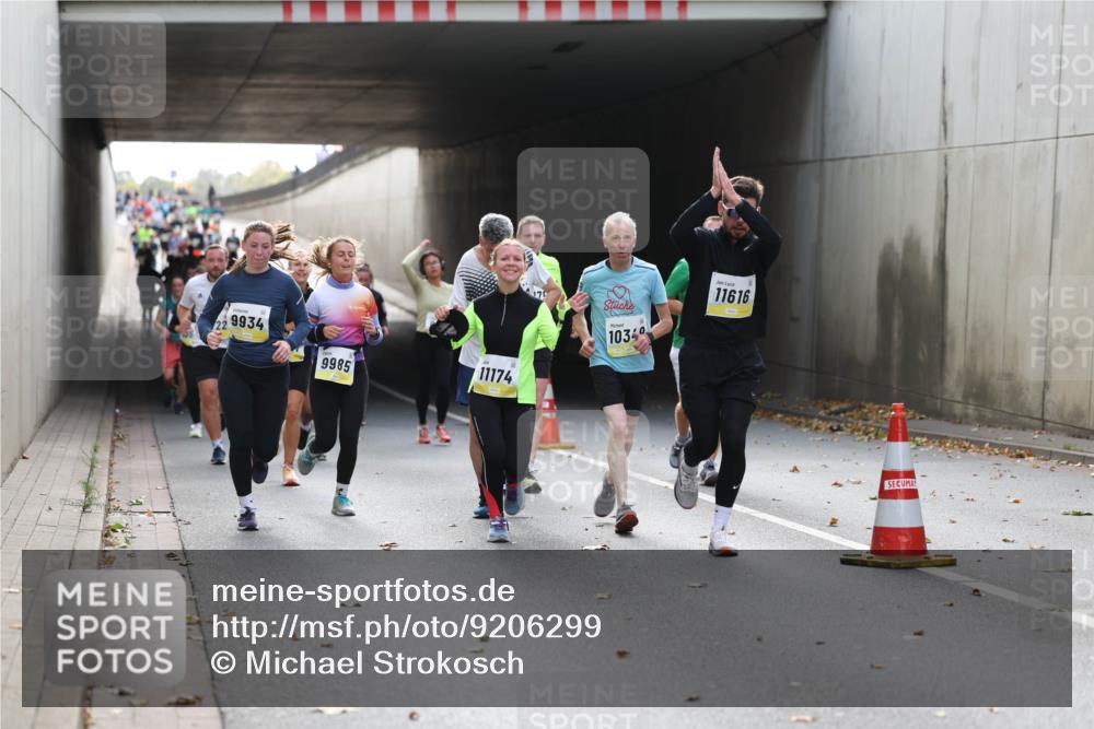 05.10.2025 - 20. swb-Marathon Bremen Michael Strokosch http://msf.ph/oto/9206299 05.10.2025 10:47:55 Laufen 9934, 9985, 11174, 10340, 11616 meine-sportfotos.de
