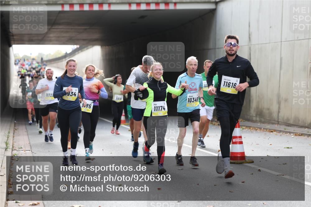 05.10.2025 - 20. swb-Marathon Bremen Michael Strokosch http://msf.ph/oto/9206303 05.10.2025 10:47:56 Laufen 11722, 934, 10, 9, 85, 9918, 11174, 10349, 10, 11616 meine-sportfotos.de