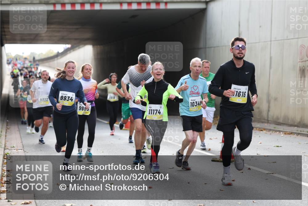 05.10.2025 - 20. swb-Marathon Bremen Michael Strokosch http://msf.ph/oto/9206304 05.10.2025 10:47:56 Laufen 11722, 9934, 998, 9918, 11174, 10349, 1616 meine-sportfotos.de