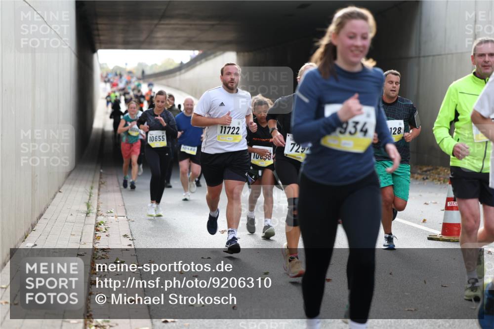 05.10.2025 - 20. swb-Marathon Bremen Michael Strokosch http://msf.ph/oto/9206310 05.10.2025 10:47:58 Laufen 10655, 10440, 11722, 10886, 723, 934, 128 meine-sportfotos.de